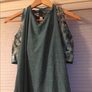 Lululemon Women’s tank top with built in Bra